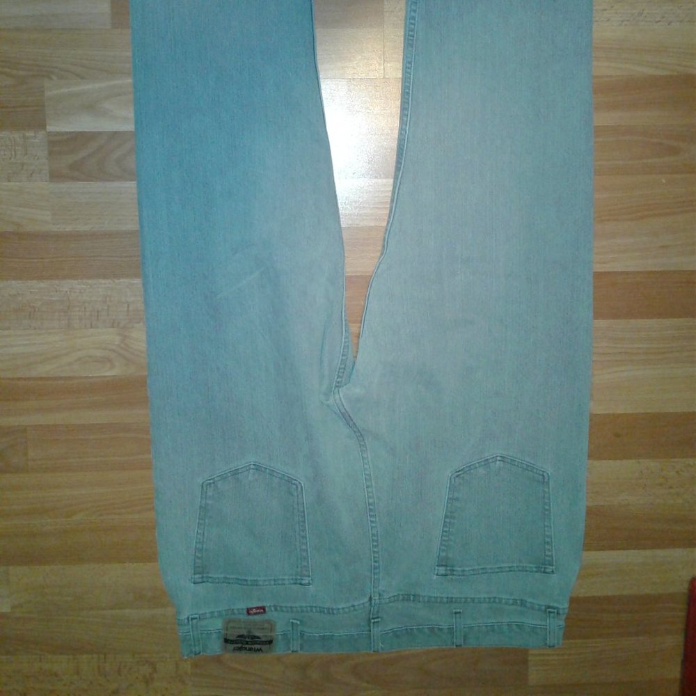 Wrangler five-star premium denim 4-way flex regular fit jean.  Grey.    42/32